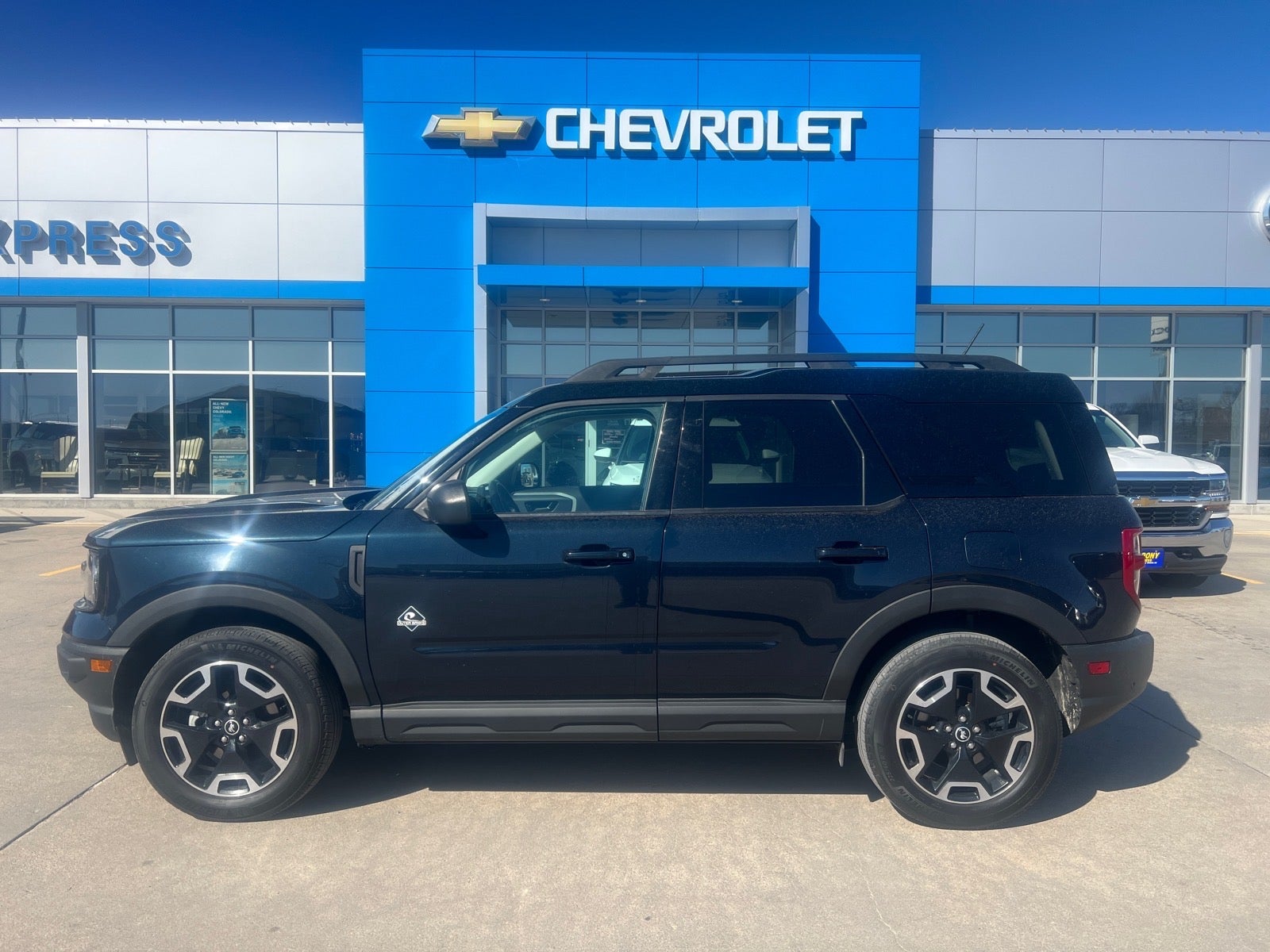 2023 Ford Bronco Sport Outer Banks in Dk Blue — front three-quarter view